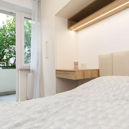 Lägenhet Cozy Flat With A Garden