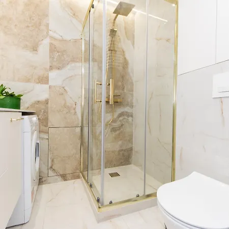 Cozy Flat With A Garden شقة كراكوفيا
