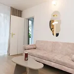 Διαμέρισμα Cozy Flat With A Garden *